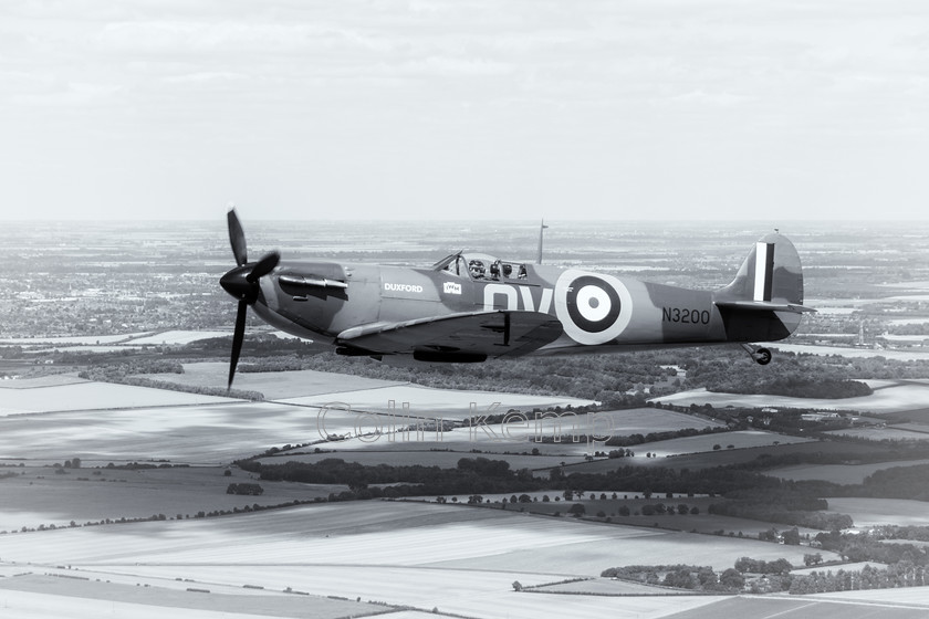 Spitfire-in-flight-Duxford-black-and-white 
 Black and white photograph of Spitfire, photographed air to air, N3200 
 Keywords: Duxford Spitfire vintage aircraft WWII aerorplane RAF